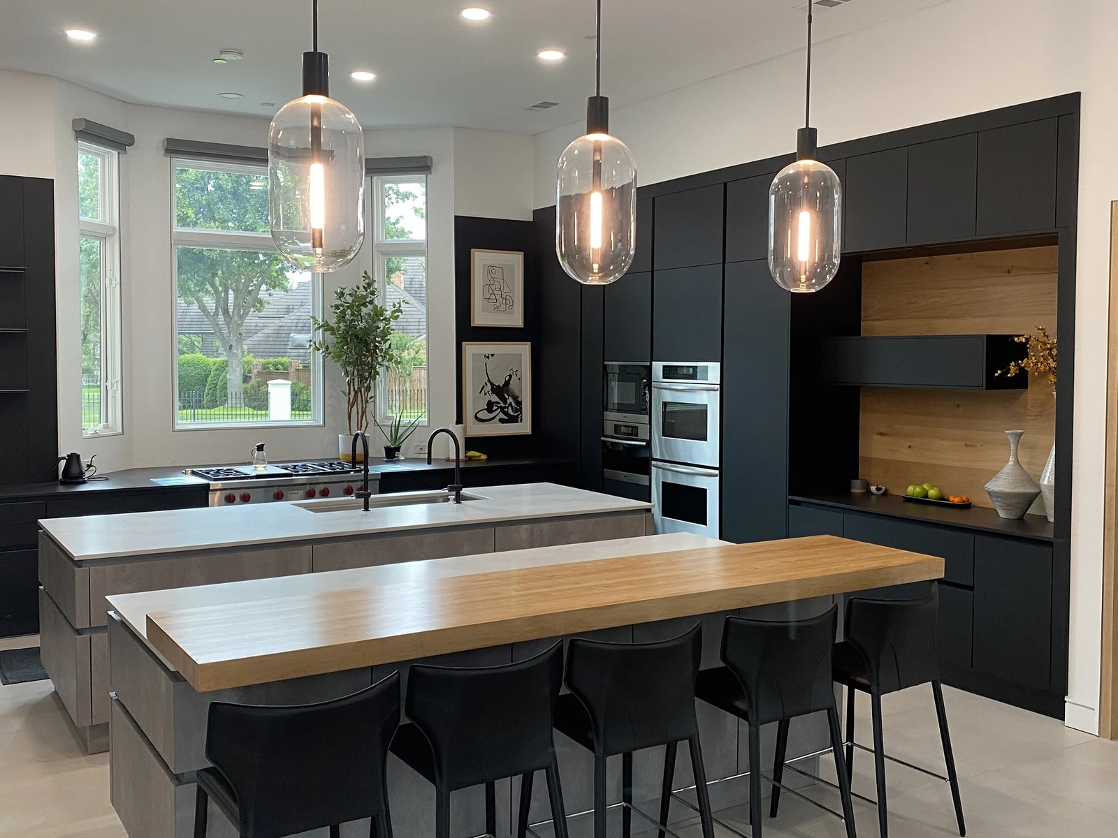 Matt Black flat-panel kitchen cabinetry