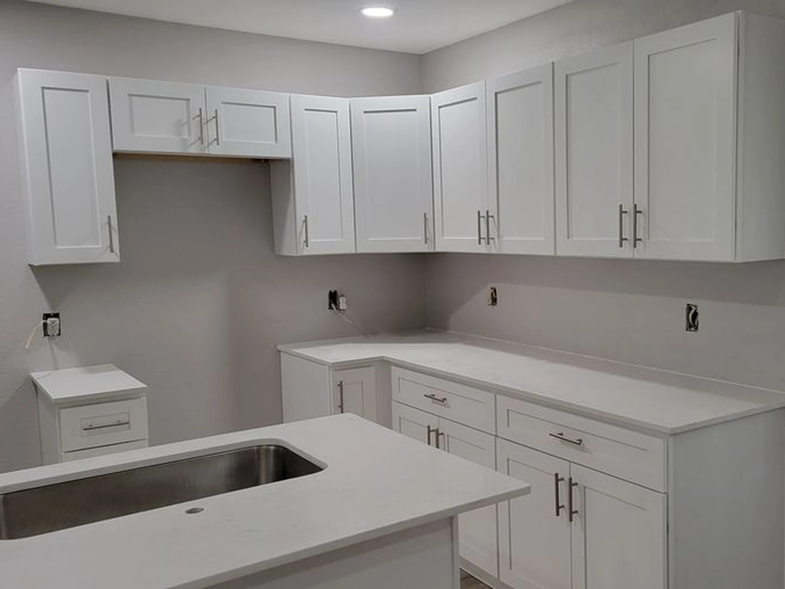 White shaker kitchen cabinetry