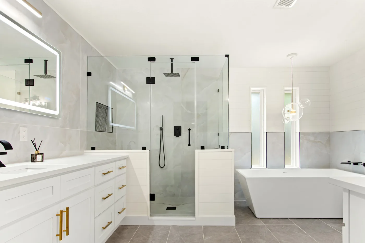 White shaker bathroom vanity cabinetry with gold hardware